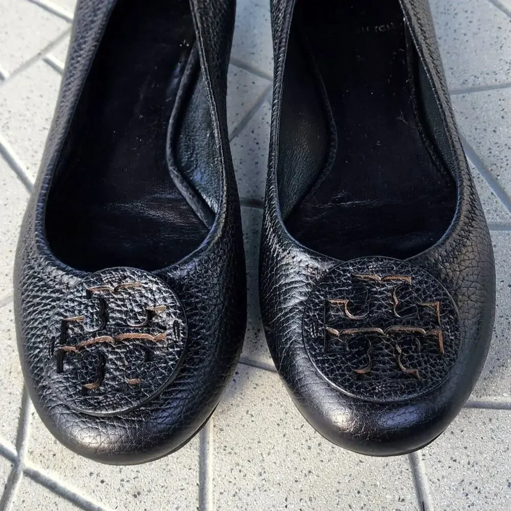 Tory Burch Reva Travel Tumbled Leather Medallion Logo Ballet Flats 7.5